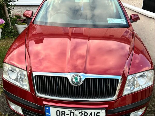 Skoda Octavia Hatchback, Petrol, 2008, Red