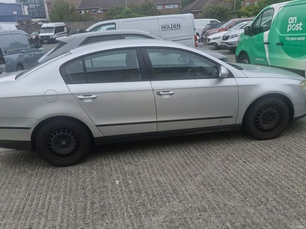 Volkswagen Passat Saloon, Petrol, 2009, Silver