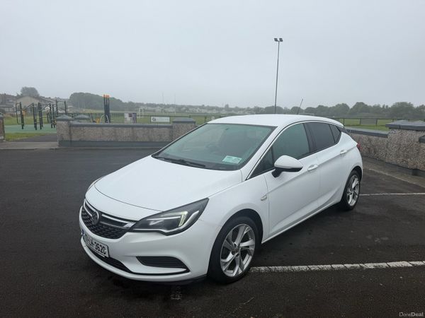 Vauxhall Astra Hatchback, Diesel, 2017, White