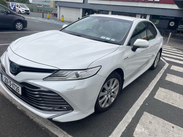 Toyota Camry Saloon, Petrol Hybrid, 2020, White