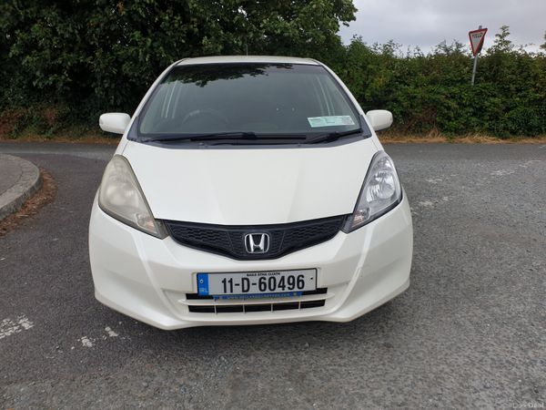 Honda Fit Hatchback, Petrol, 2011, White