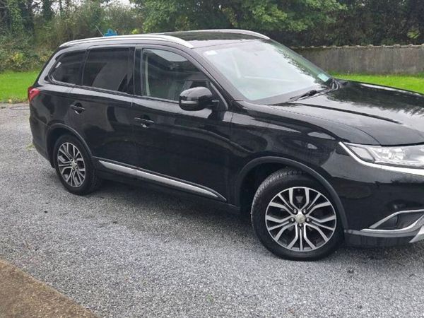 Mitsubishi Outlander SUV, Diesel, 2016, Black