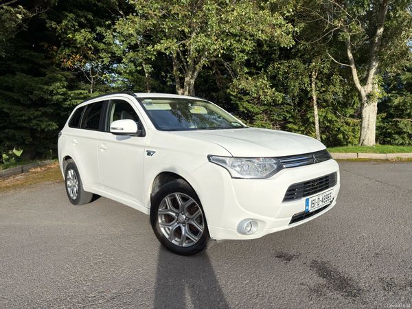 Mitsubishi Outlander SUV, Petrol Plug-in Hybrid, 2015, White