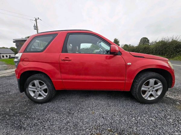 Suzuki Grand Vitara SUV, Petrol, 2008, Red