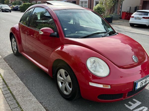 Volkswagen Beetle Hatchback, Petrol, 2006, Red