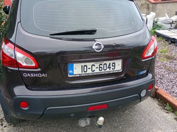 Nissan Qashqai Hatchback, Diesel, 2010, Purple