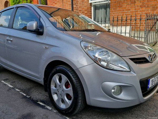 Hyundai i20 Hatchback, Petrol, 2010, Silver