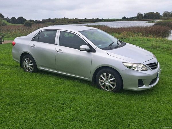 Toyota Corolla Saloon, Diesel, 2012, Silver