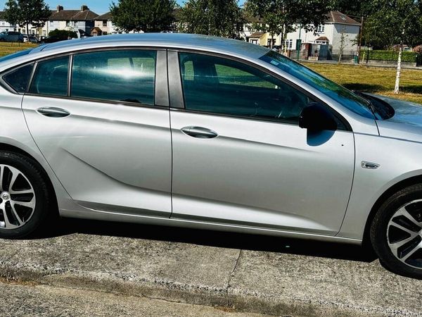 Opel Insignia Hatchback, Diesel, 2021, Grey