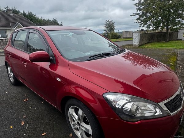 Kia Ceed Hatchback, Diesel, 2012, Red