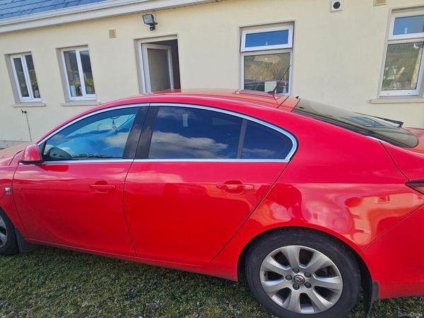 Vauxhall Insignia Hatchback, Diesel, 2015, Red