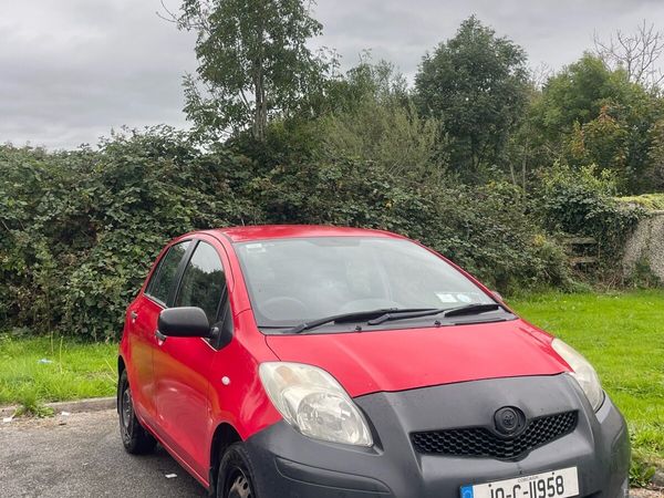 Toyota Yaris Hatchback, Petrol, 2010, Red
