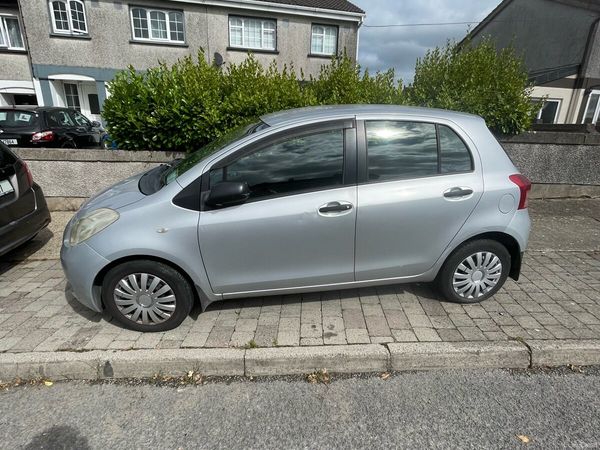 Toyota Yaris Hatchback, Petrol, 2006, Silver