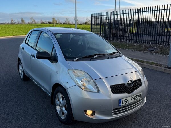 Toyota Yaris Hatchback, Petrol, 2006, Silver