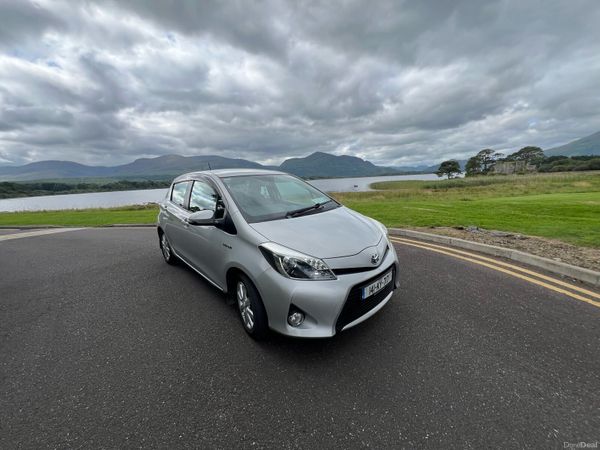 Toyota Yaris Hatchback, Petrol Hybrid, 2014, Silver