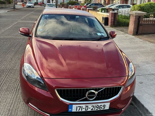 Volvo V40 Hatchback, Diesel, 2017, Red