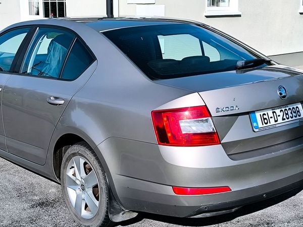 Skoda Octavia Saloon, Diesel, 2016, Beige