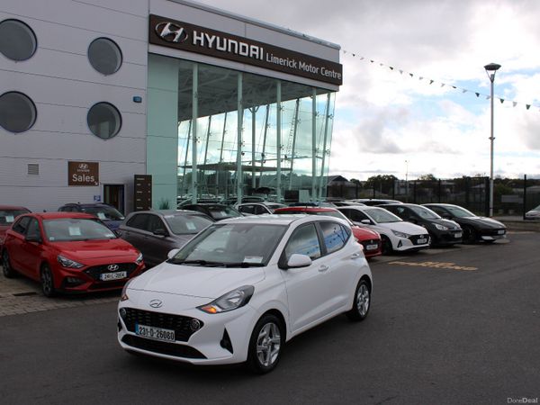 Hyundai i10 Hatchback, Petrol, 2023, White