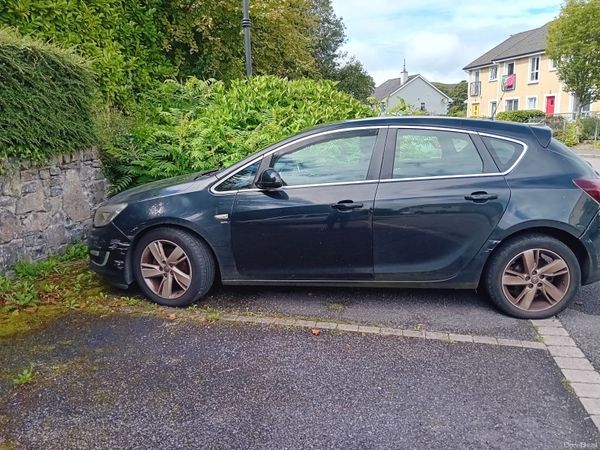 Vauxhall Astra Hatchback, Petrol, 2013, Black