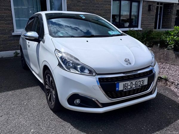 Peugeot 208 Hatchback, Petrol, 2016, White