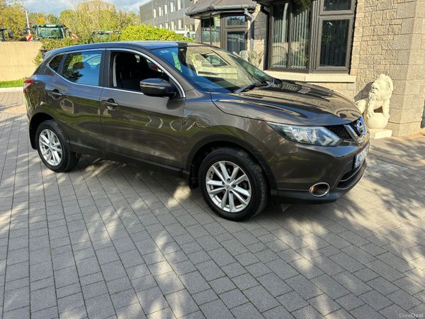 Nissan Qashqai Hatchback, Diesel, 2014, Brown