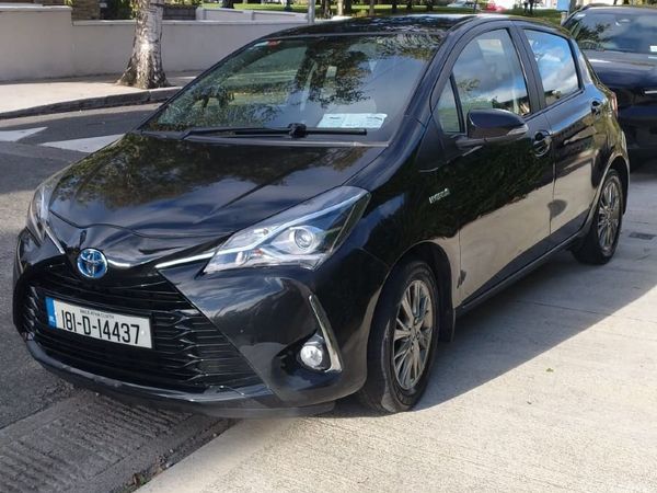 Toyota Yaris MPV, Petrol Hybrid, 2018, Black