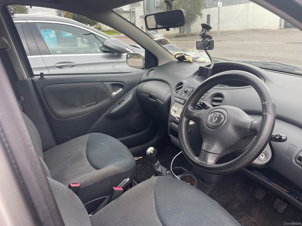 Toyota Yaris Hatchback, Petrol, 2004, Grey