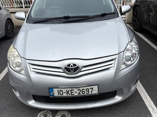 Toyota Auris Hatchback, Diesel, 2010, Silver