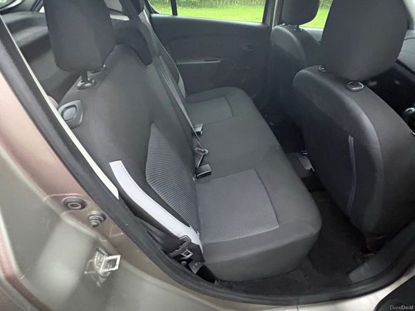 Dacia Sandero Hatchback, Petrol, 2015, Beige