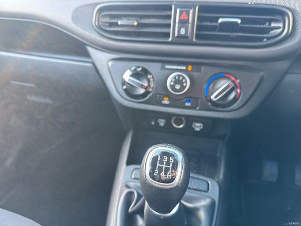 Hyundai i10 Hatchback, Petrol, 2023, White