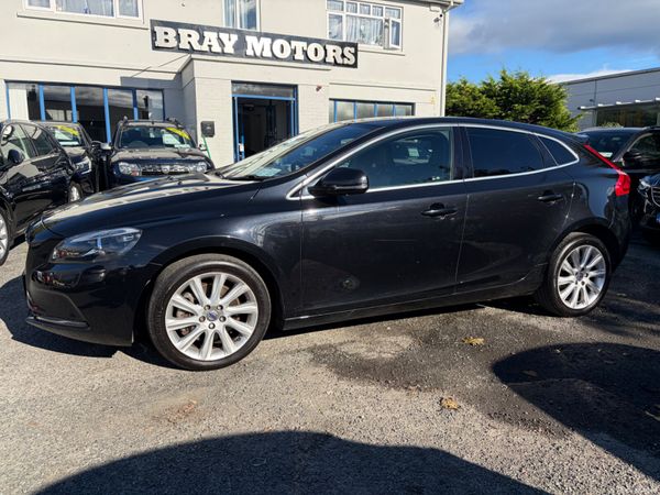 Volvo V40 Hatchback, Diesel, 2015, Black