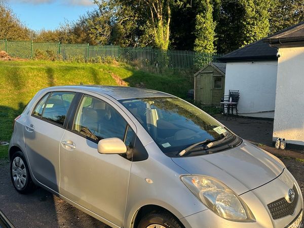 Toyota Yaris Hatchback, Petrol, 2006, Silver