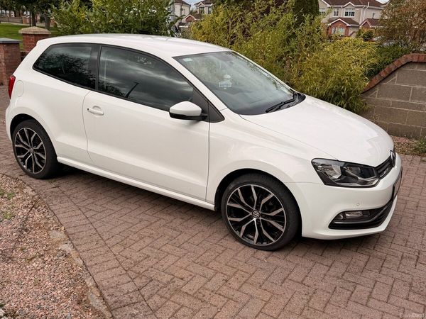 Volkswagen Polo Hatchback, Petrol, 2014, White