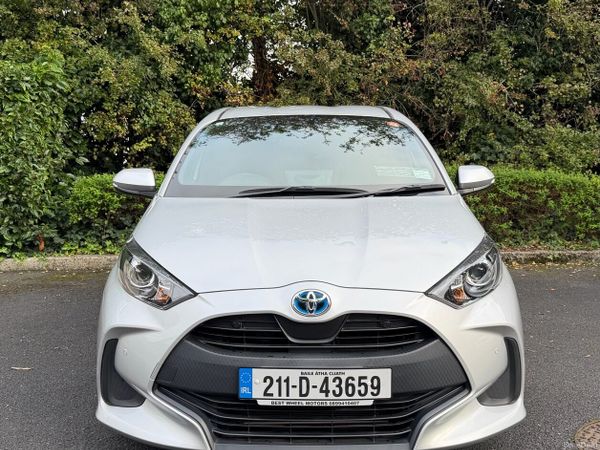 Toyota Yaris Hatchback, Petrol Hybrid, 2021, Silver