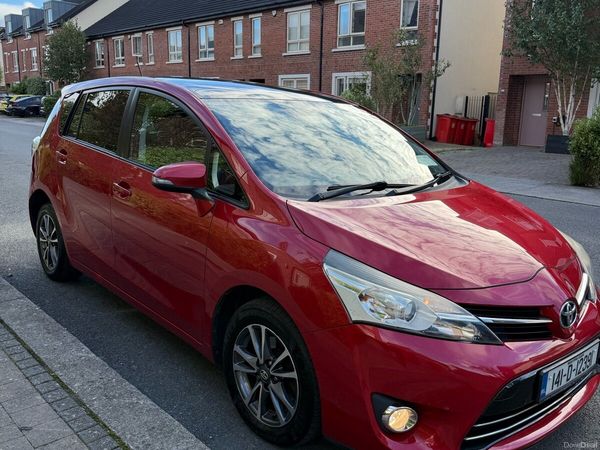 Toyota Verso MPV, Diesel, 2014, Red