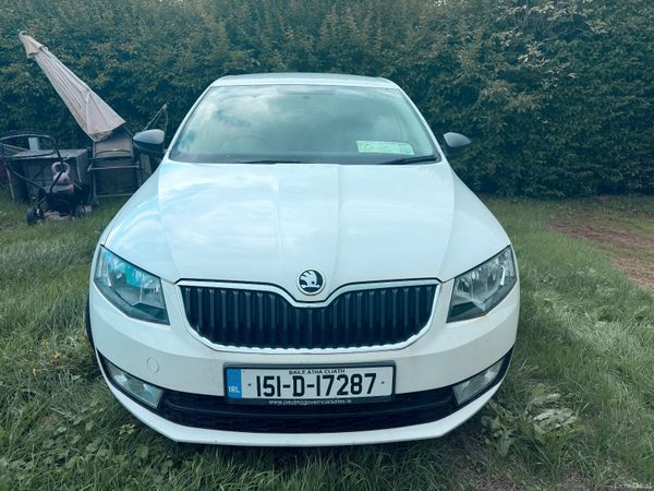 Skoda Octavia Saloon, Petrol, 2015, White