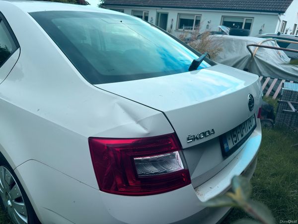 Skoda Octavia Saloon, Petrol, 2015, White
