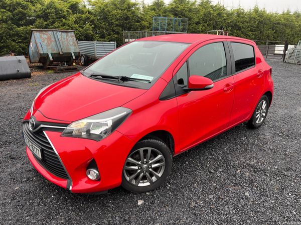 Toyota Yaris Hatchback, Petrol, 2017, Red