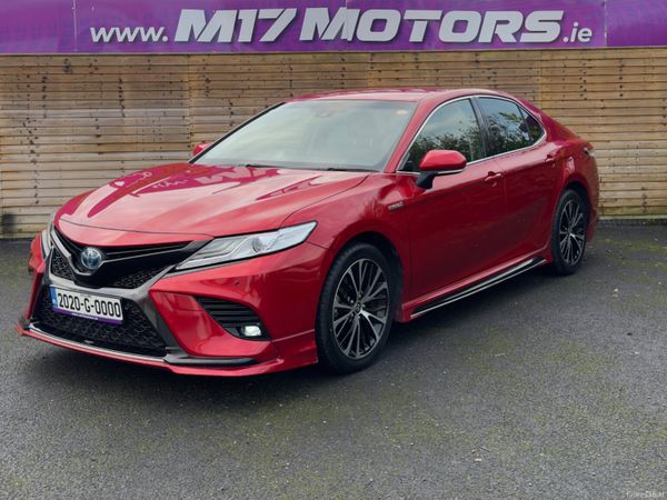 Toyota Camry Saloon, Petrol Hybrid, 2020, Red