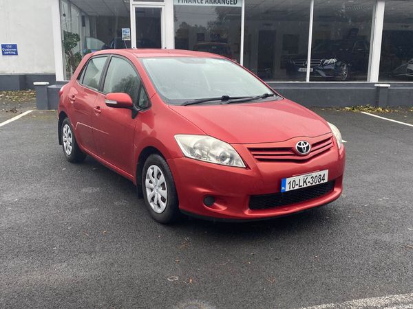 Toyota Auris Hatchback, Petrol, 2010, Red