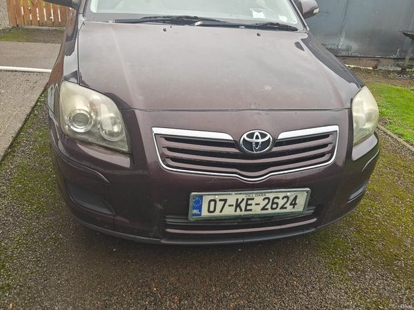 Toyota Avensis Saloon, Petrol, 2007, Red