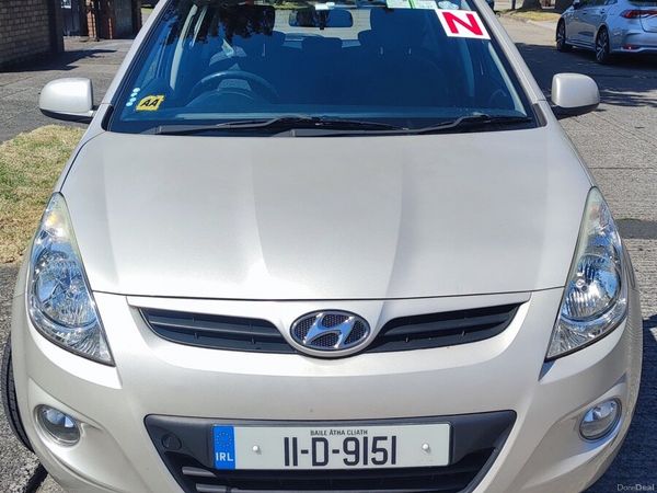 Hyundai i20 Hatchback, Petrol, 2011, Gold