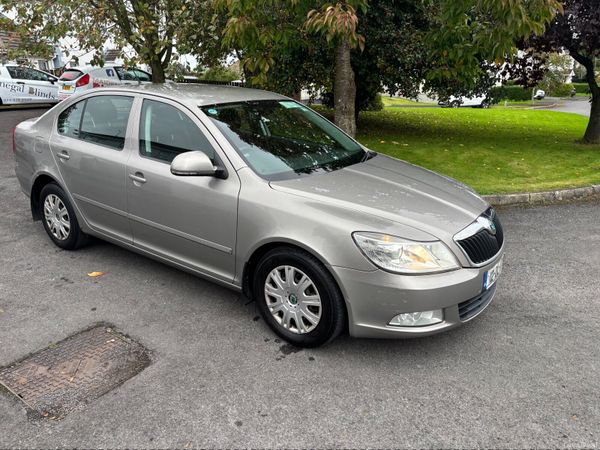 Skoda Octavia Saloon, Diesel, 2012, Beige