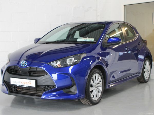 Toyota Yaris Hatchback, Petrol Hybrid, 2021, Blue