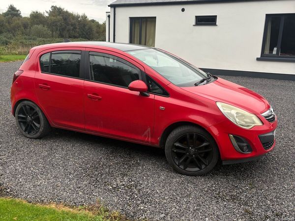 Opel Corsa Hatchback, Petrol, 2011, Red