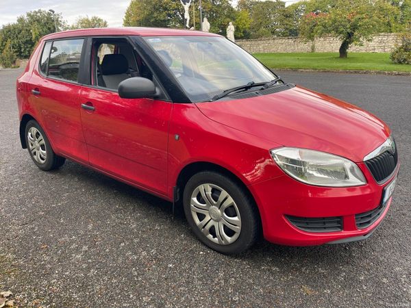 Skoda Fabia Hatchback, Petrol, 2011, Red