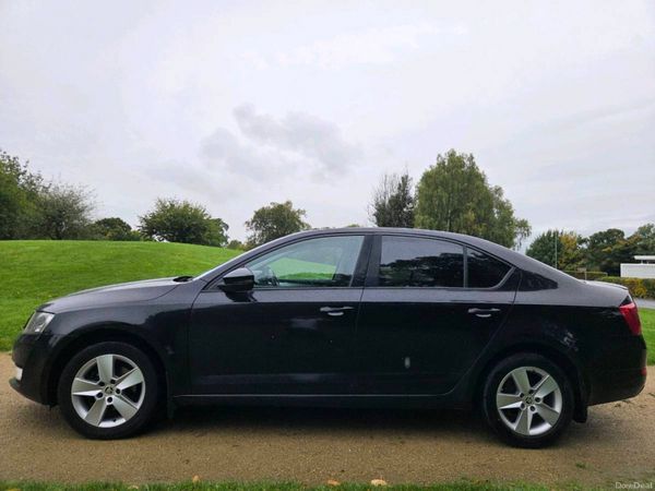 Skoda Octavia Saloon, Diesel, 2017, Black