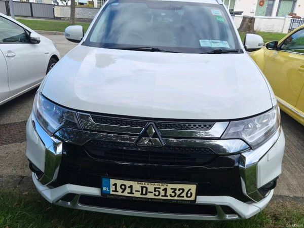 Mitsubishi Outlander SUV, Petrol Plug-in Hybrid, 2019, White