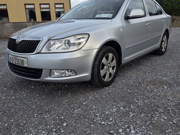 Skoda Octavia Saloon, Petrol, 2010, Silver