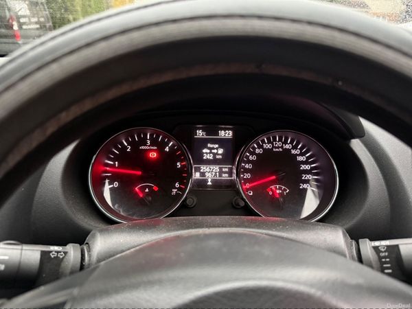 Nissan Qashqai Hatchback, Diesel, 2011, Black